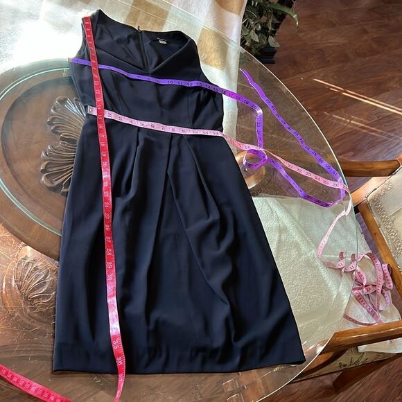 Tahari Elegant Black Sleeveless Dress Sz 2 VNeck Pleated Midi Slimming Cocktail - Picture 10 of 10